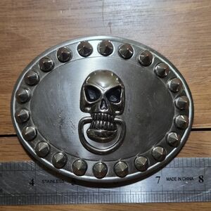 Skull Studded Oval Belt Buckle – Gothic Biker Punk Style – Silver Tone
